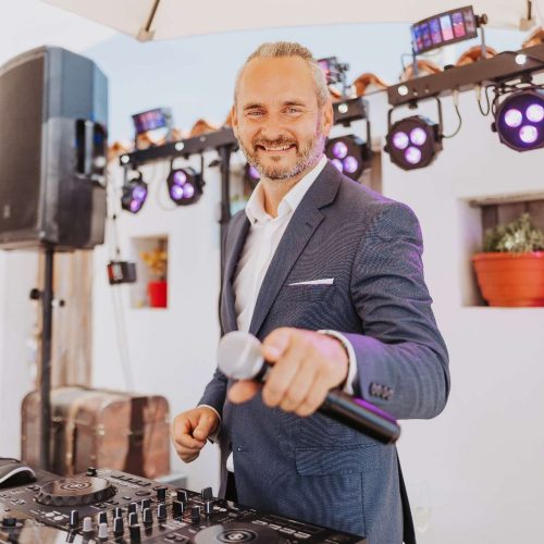 Daniel Pack_ben spade dubai magician partner